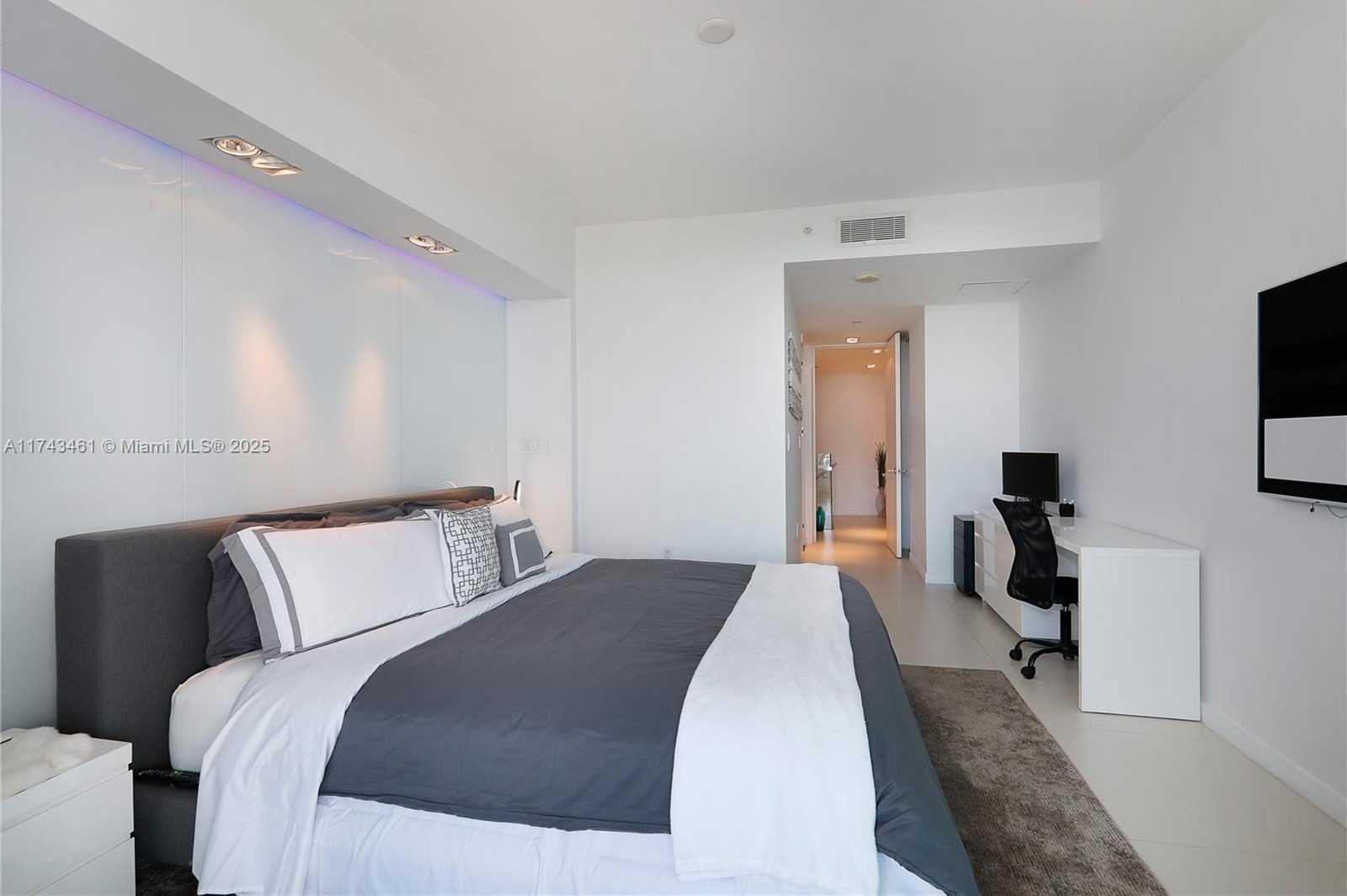 Small Image of 900 EAST BISCAYNE BLVD #705, Miami Number 17