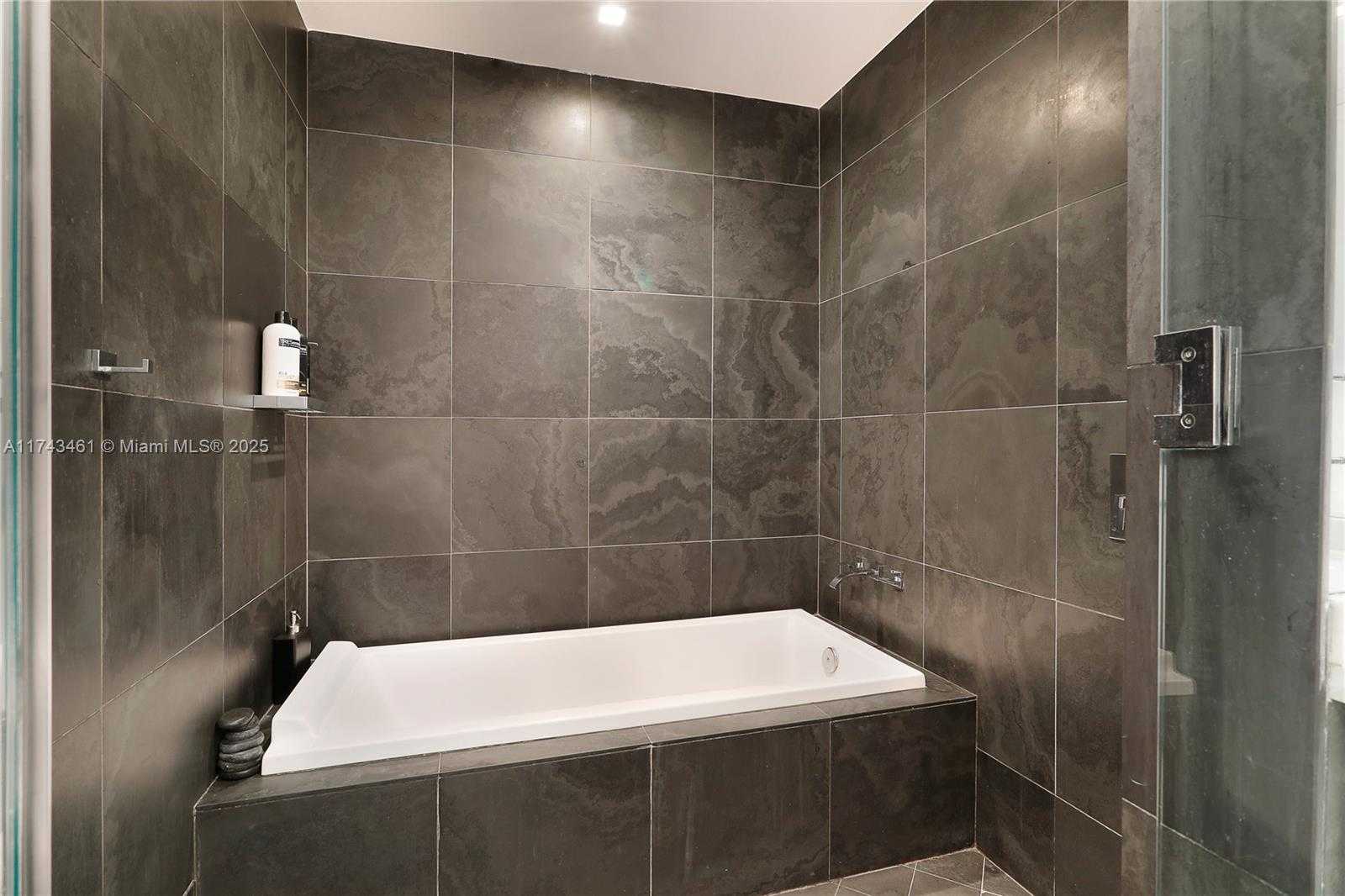 Small Image of 900 EAST BISCAYNE BLVD #705, Miami Number 19