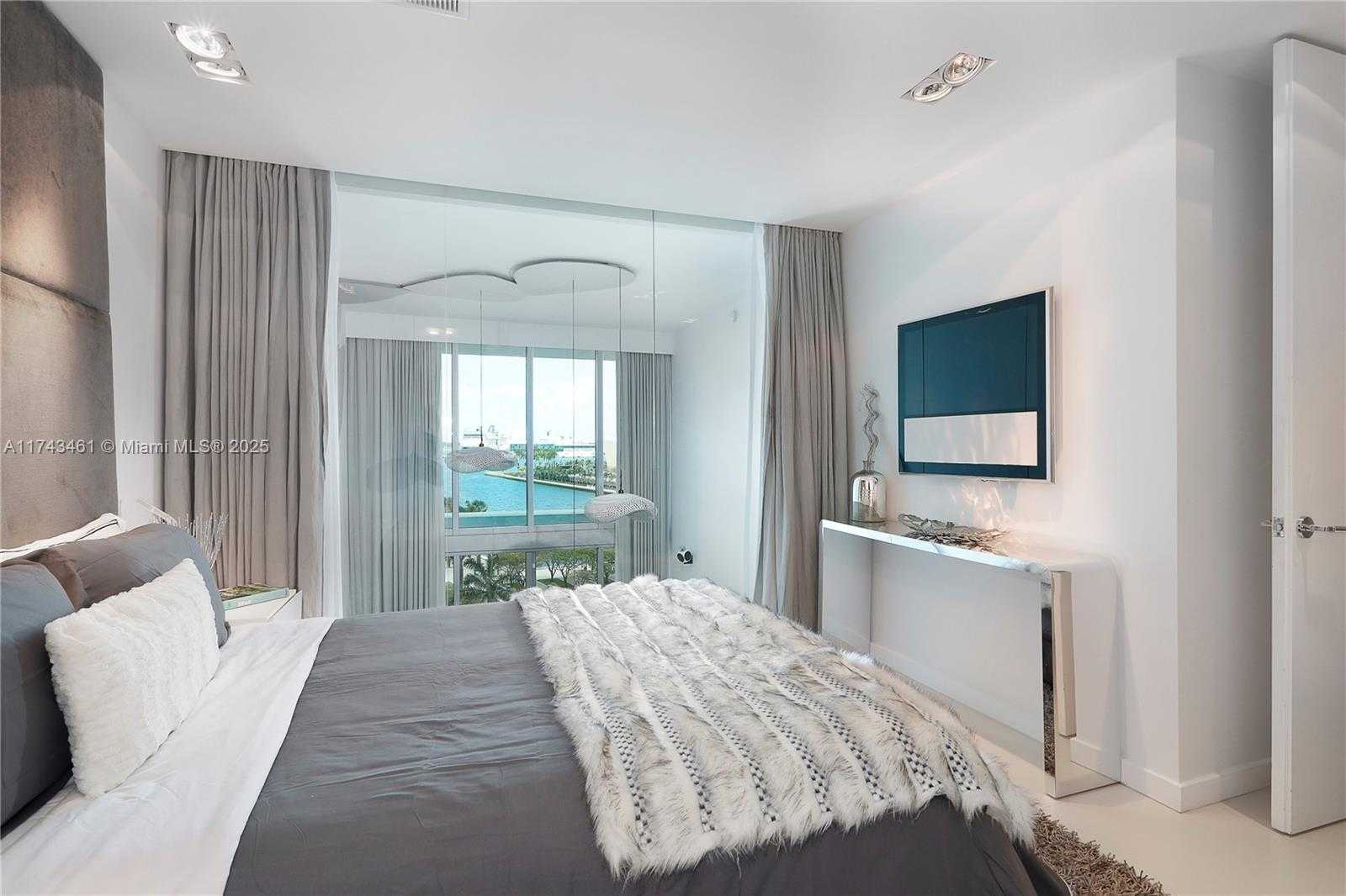 Small Image of 900 EAST BISCAYNE BLVD #705, Miami Number 22