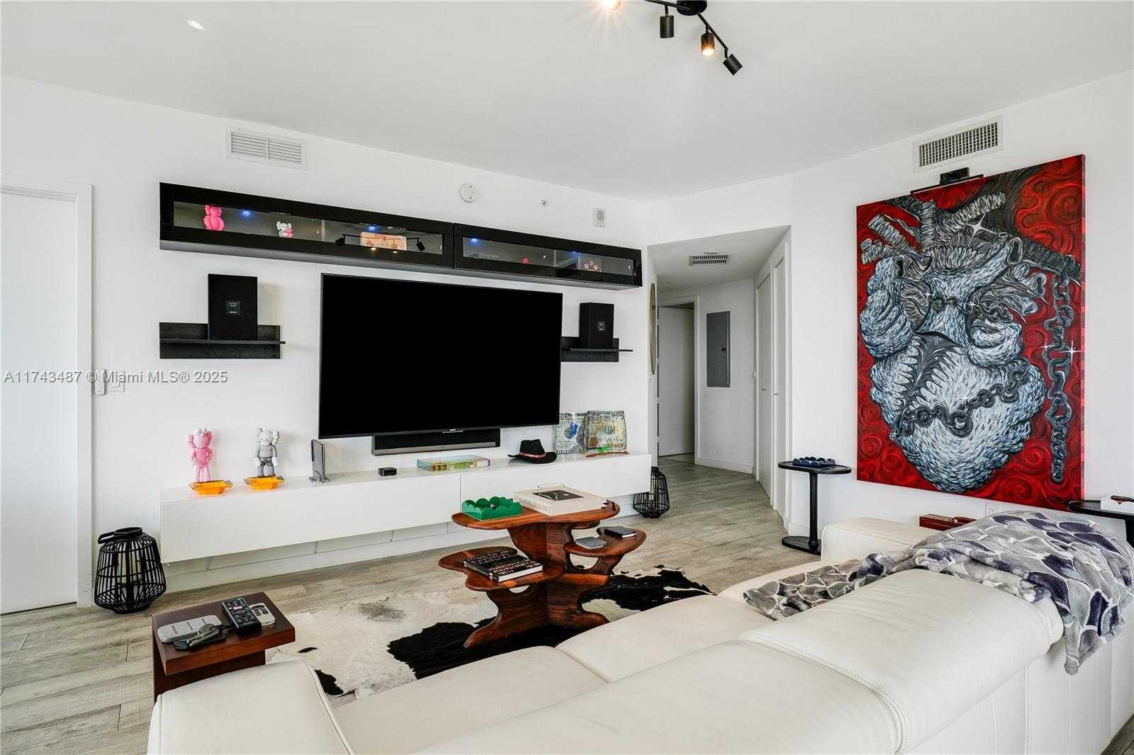 Small Image of 488 NORTH EAST 18TH ST #2800, Miami Number 3