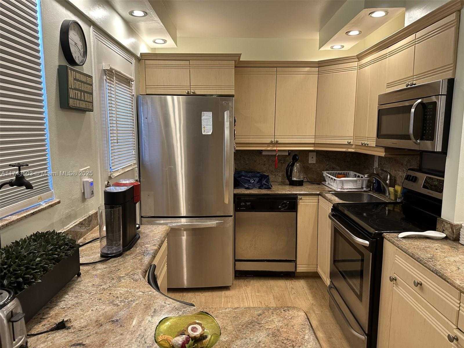 Small Image of 2903 POINT EAST DR #K414, Aventura Number 11