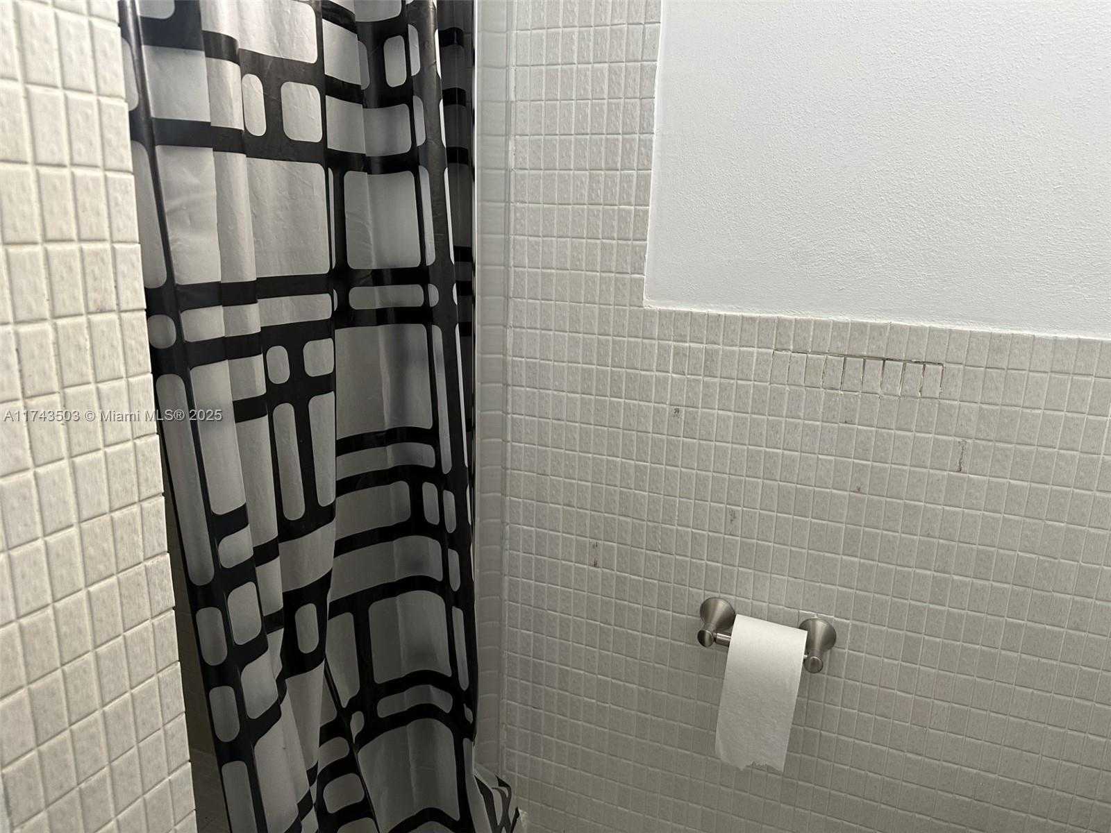 Small Image of 2903 POINT EAST DR #K414, Aventura Number 18