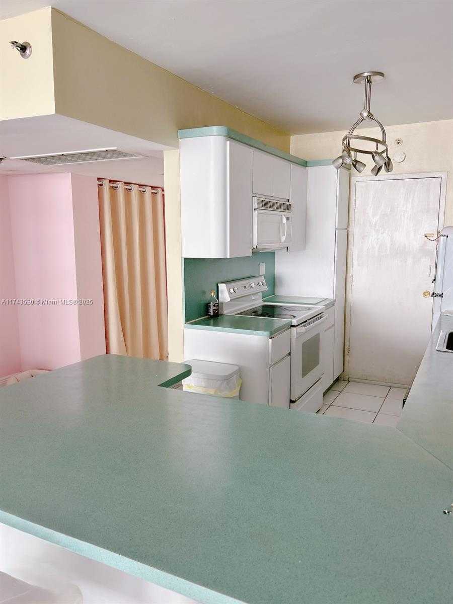 Small Image of 100 LINCOLN RD #502, Miami Beach Number 5