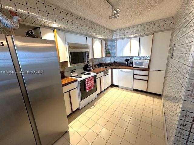 Small Image of 6423 COLLINS AVE #809, Miami Beach Number 6