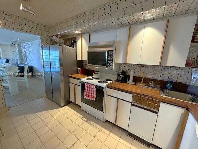 Small Image of 6423 COLLINS AVE #809, Miami Beach Number 7