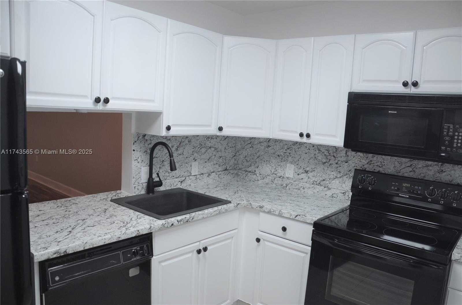 Small Image of 8851 NORTH NEW RIVER CANAL RD #18E, Plantation Number 11