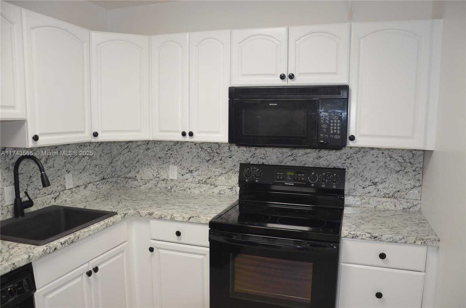 Small Image of 8851 NORTH NEW RIVER CANAL RD #18E, Plantation Number 12