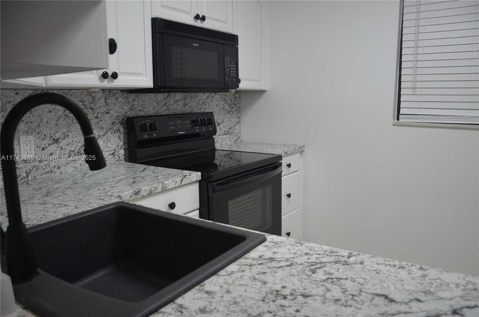 Small Image of 8851 NORTH NEW RIVER CANAL RD #18E, Plantation Number 20
