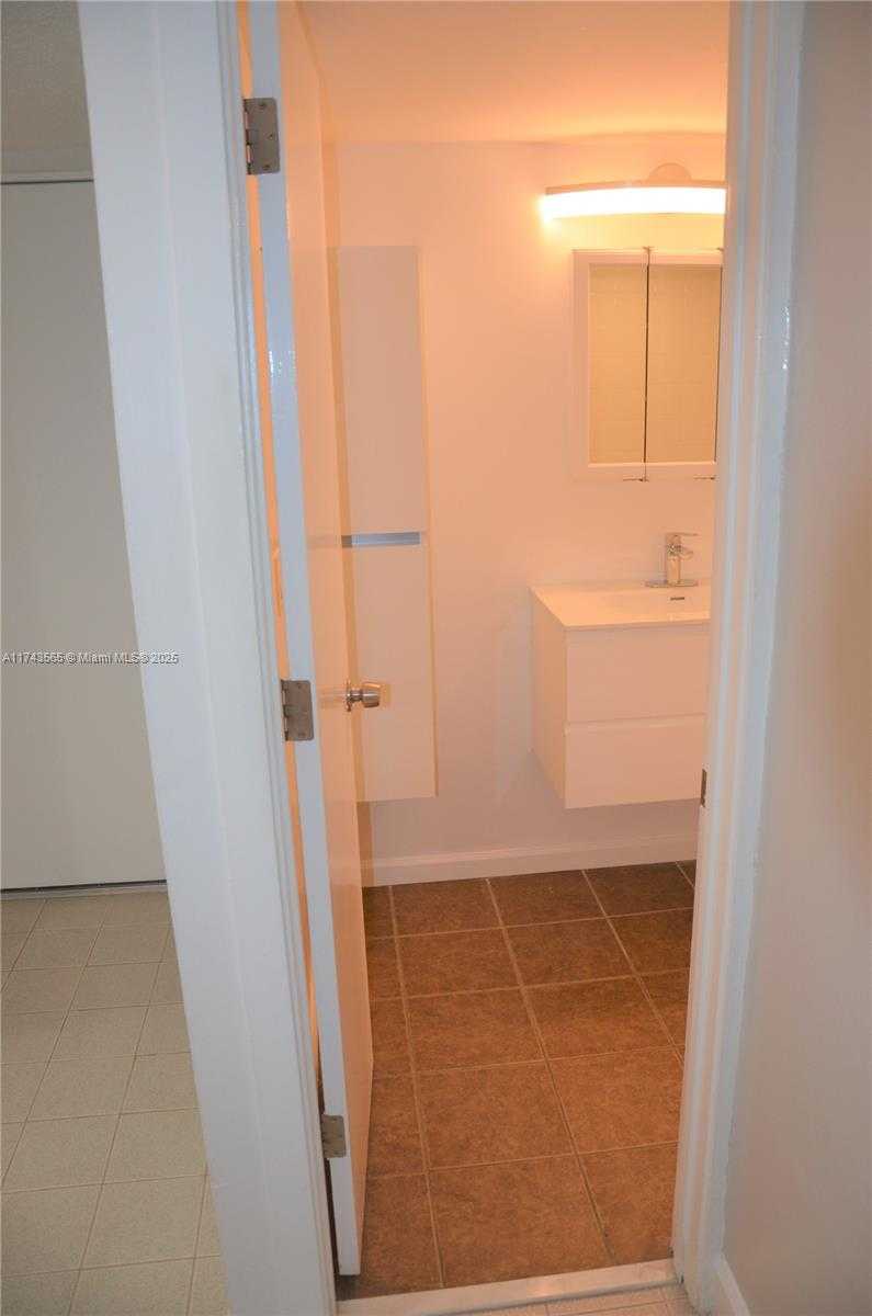 Small Image of 8851 NORTH NEW RIVER CANAL RD #18E, Plantation Number 32