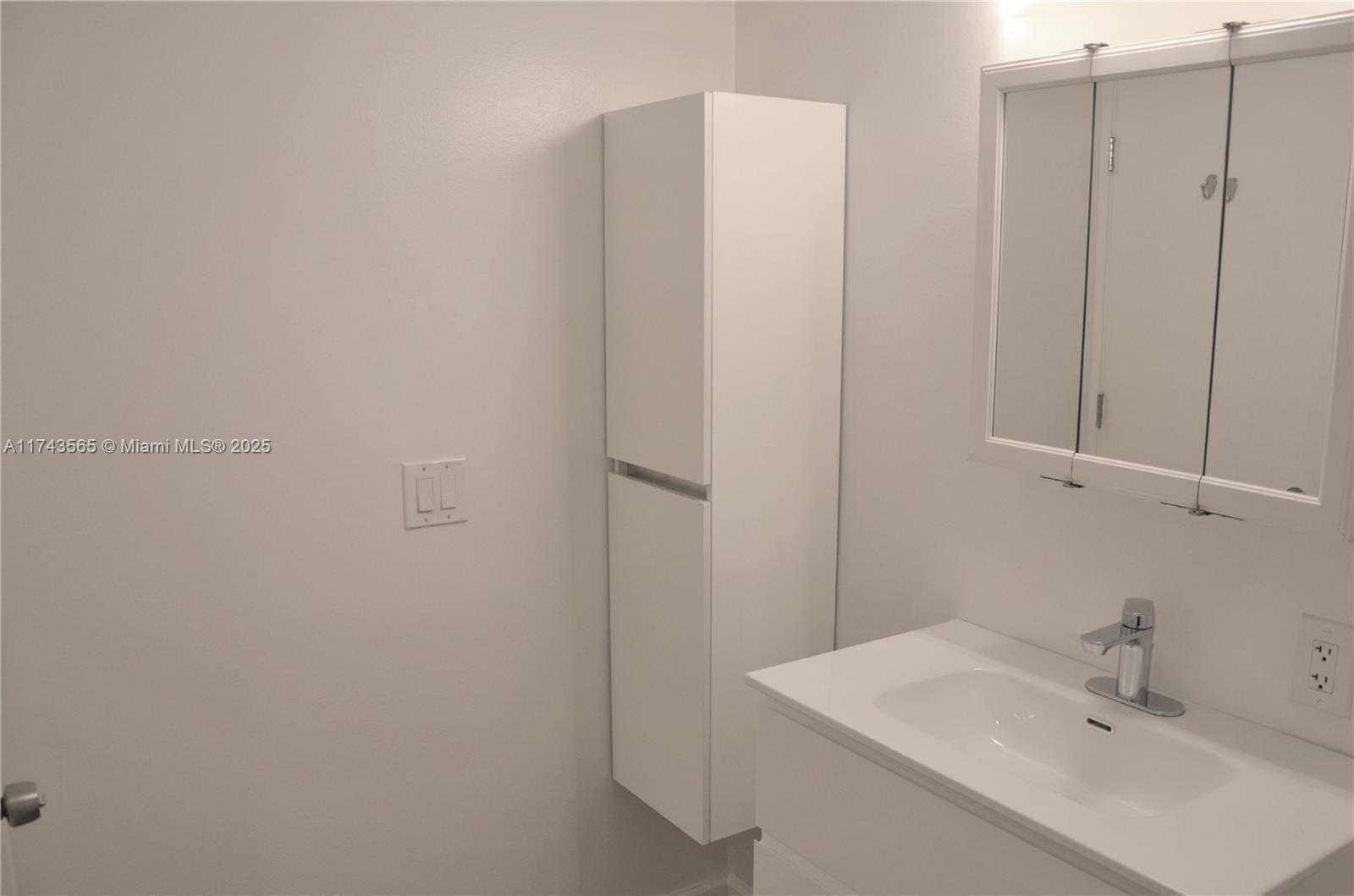 Small Image of 8851 NORTH NEW RIVER CANAL RD #18E, Plantation Number 35