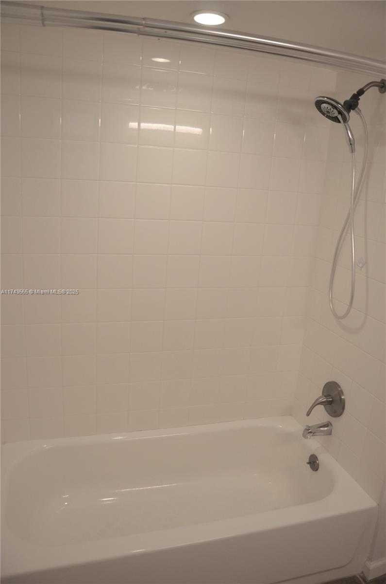 Small Image of 8851 NORTH NEW RIVER CANAL RD #18E, Plantation Number 37