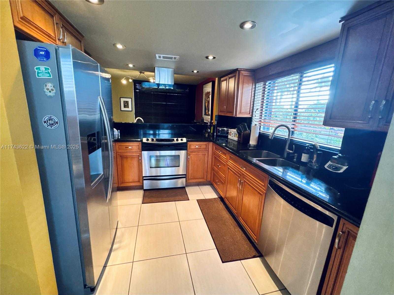 Small Image of 3007 NORTH EAST 183RD LN #7, Aventura Number 15
