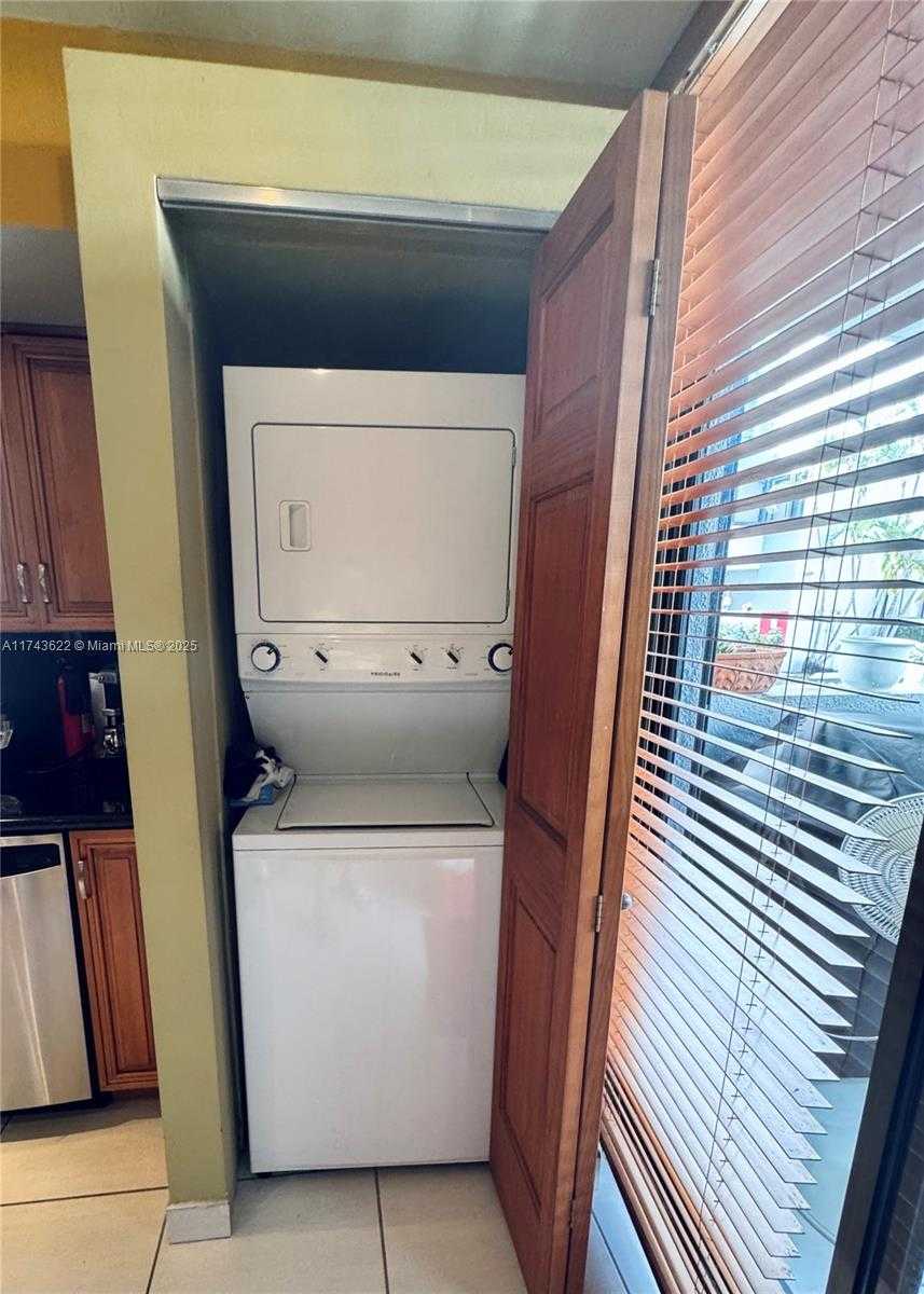 Small Image of 3007 NORTH EAST 183RD LN #7, Aventura Number 18