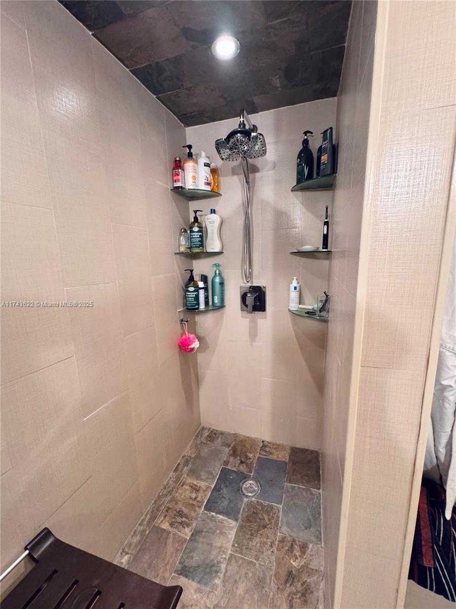 Small Image of 3007 NORTH EAST 183RD LN #7, Aventura Number 35