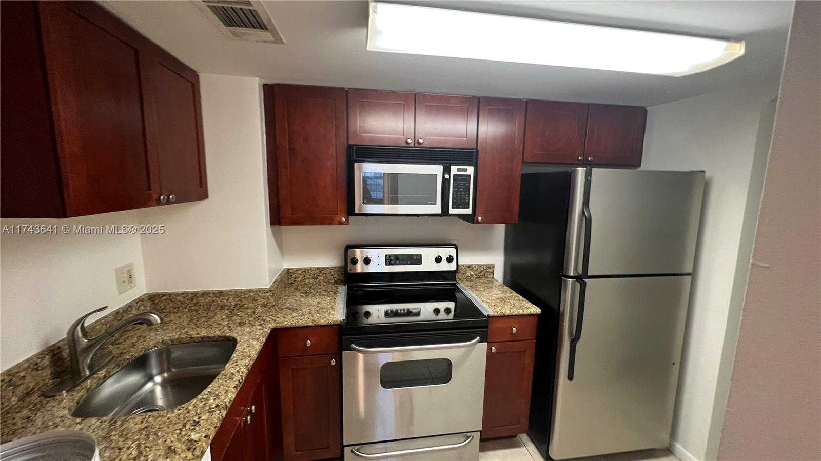 Small Image of 770 CLAUGHTON ISLAND DR #410, Miami Number 13