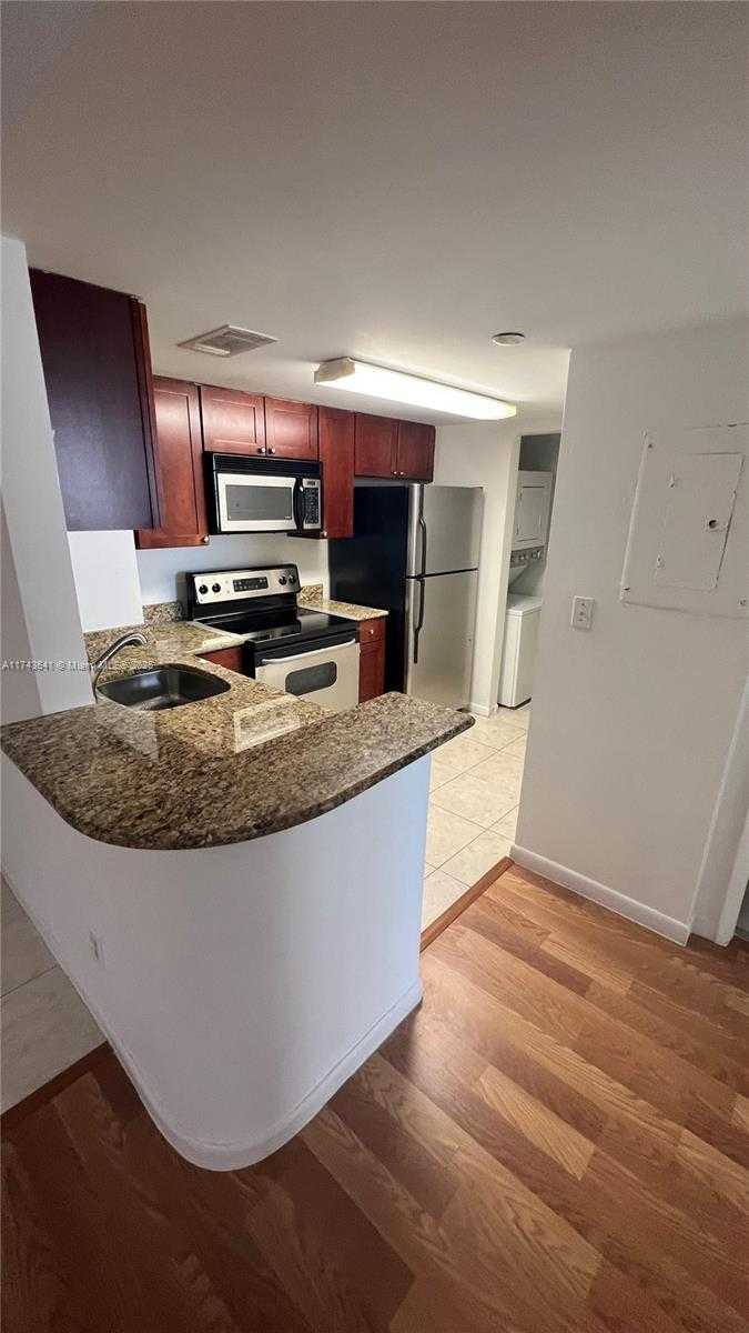 Small Image of 770 CLAUGHTON ISLAND DR #410, Miami Number 18