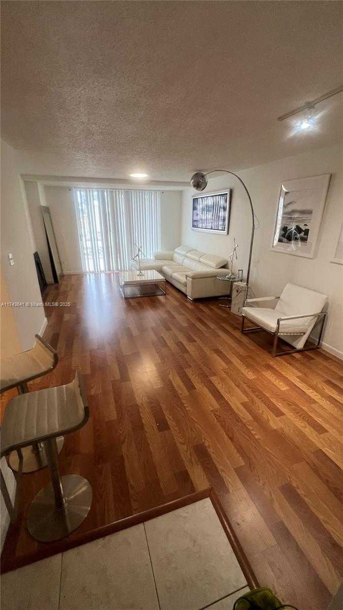 Small Image of 770 CLAUGHTON ISLAND DR #410, Miami Number 20