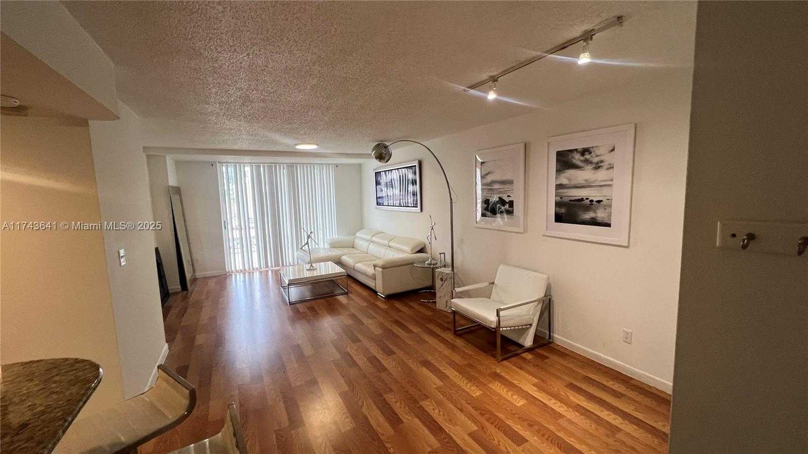 Small Image of 770 CLAUGHTON ISLAND DR #410, Miami Number 21