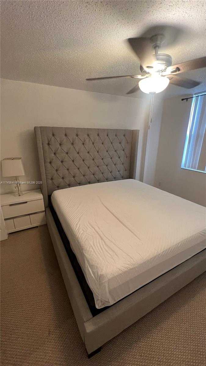Small Image of 770 CLAUGHTON ISLAND DR #410, Miami Number 25