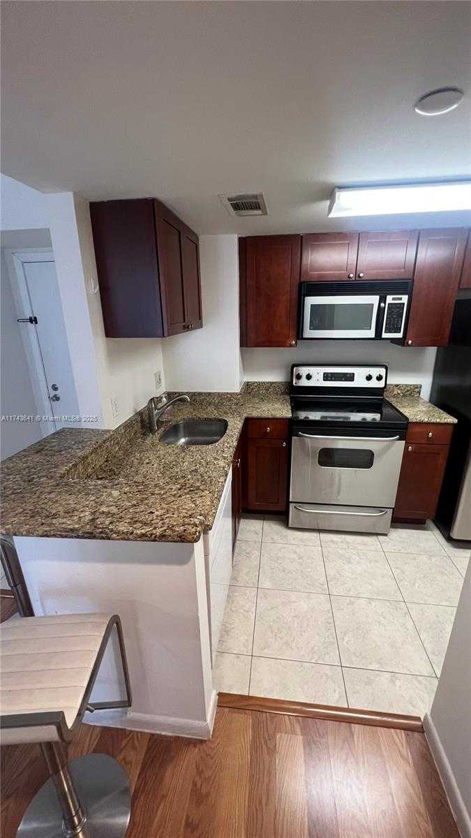 Small Image of 770 CLAUGHTON ISLAND DR #410, Miami Number 27