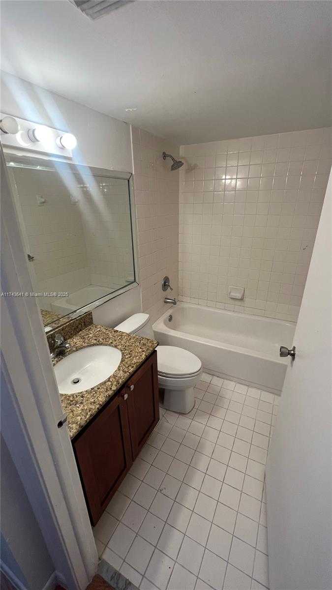 Small Image of 770 CLAUGHTON ISLAND DR #410, Miami Number 28