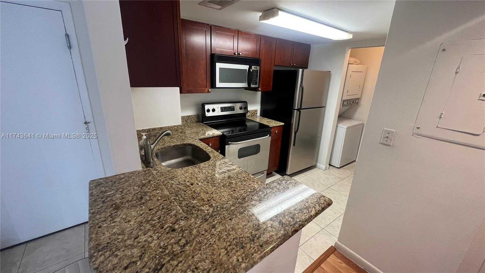 Small Image of 770 CLAUGHTON ISLAND DR #410, Miami Number 29