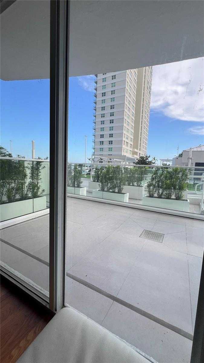 Small Image of 770 CLAUGHTON ISLAND DR #410, Miami Number 3