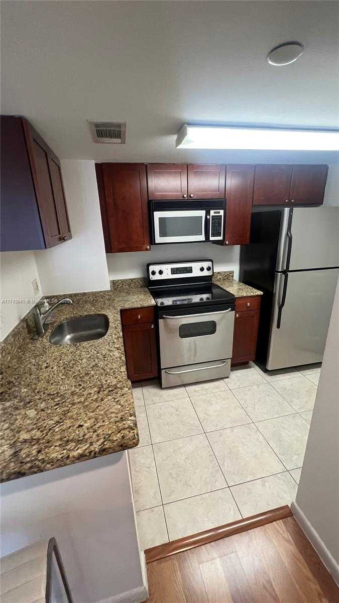 Small Image of 770 CLAUGHTON ISLAND DR #410, Miami Number 31