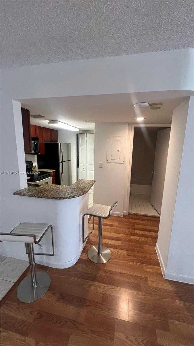 Small Image of 770 CLAUGHTON ISLAND DR #410, Miami Number 33