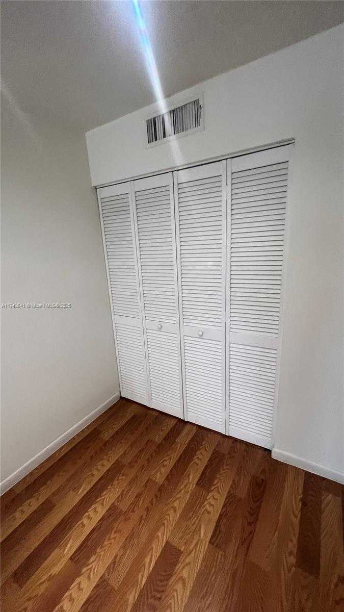 Small Image of 770 CLAUGHTON ISLAND DR #410, Miami Number 35