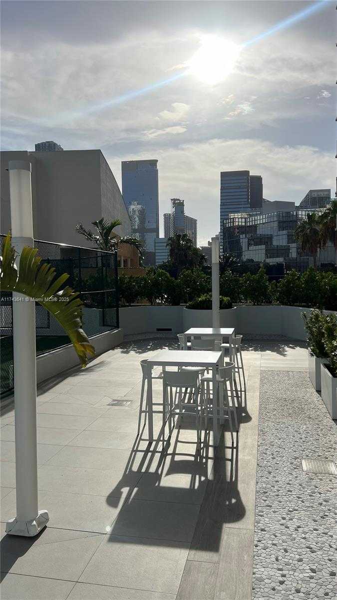 Small Image of 770 CLAUGHTON ISLAND DR #410, Miami Number 38