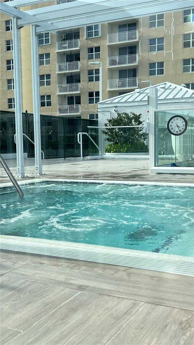 Small Image of 770 CLAUGHTON ISLAND DR #410, Miami Number 39