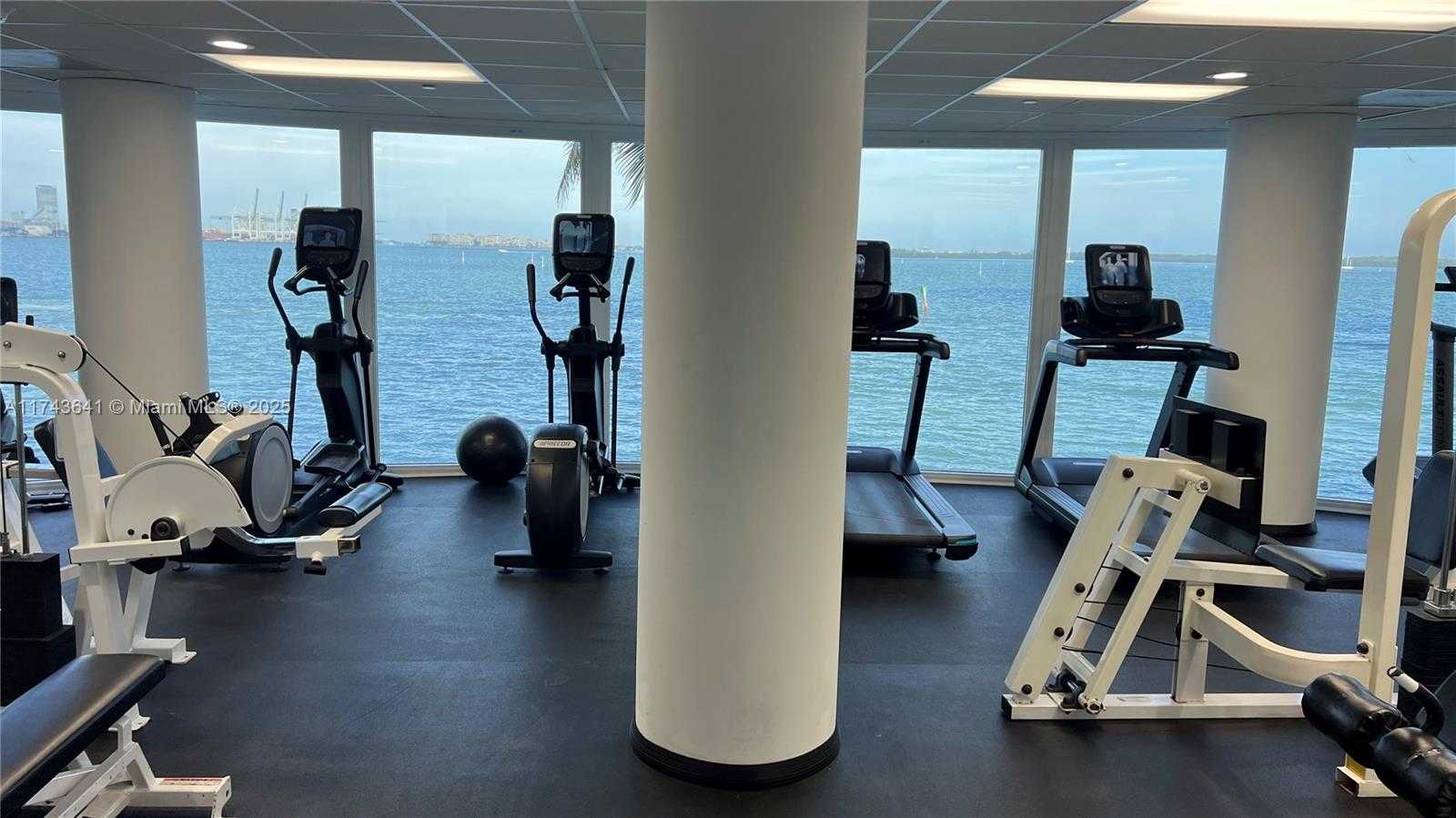 Small Image of 770 CLAUGHTON ISLAND DR #410, Miami Number 41
