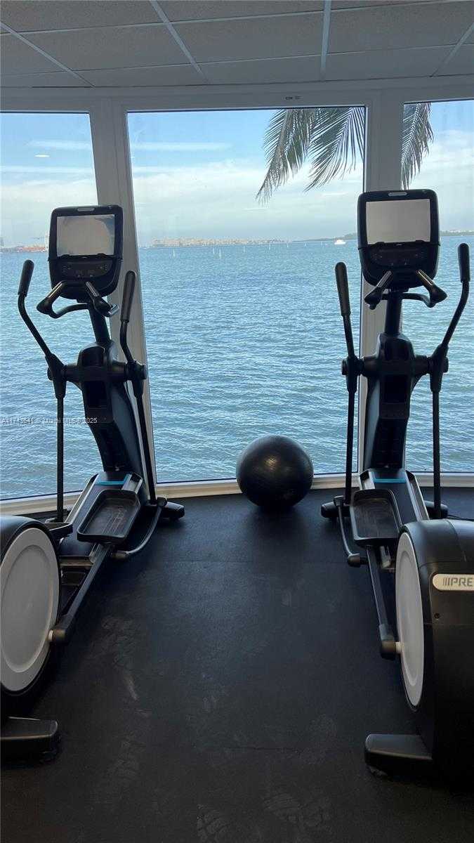 Small Image of 770 CLAUGHTON ISLAND DR #410, Miami Number 45