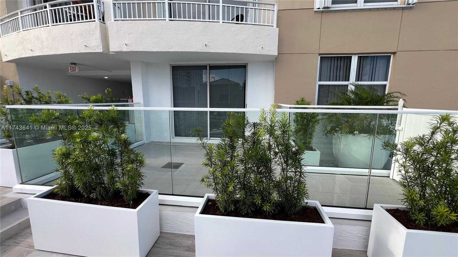 Small Image of 770 CLAUGHTON ISLAND DR #410, Miami Number 5
