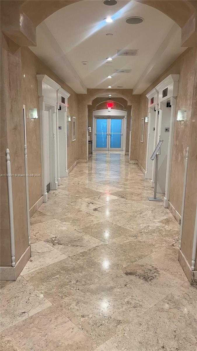 Small Image of 770 CLAUGHTON ISLAND DR #410, Miami Number 55