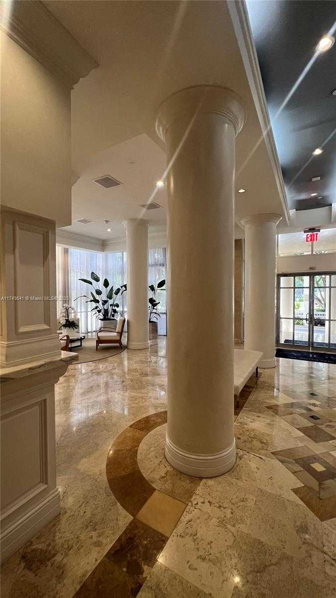 Small Image of 770 CLAUGHTON ISLAND DR #410, Miami Number 56