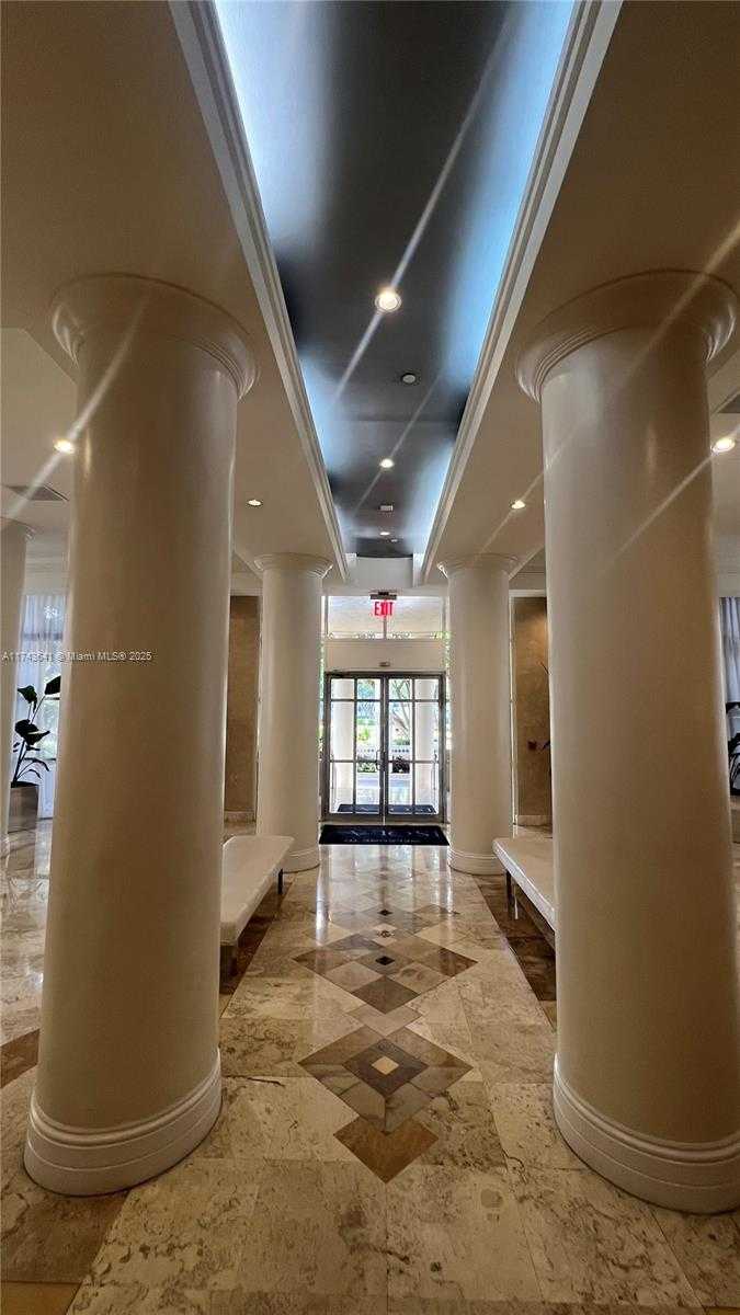 Small Image of 770 CLAUGHTON ISLAND DR #410, Miami Number 58