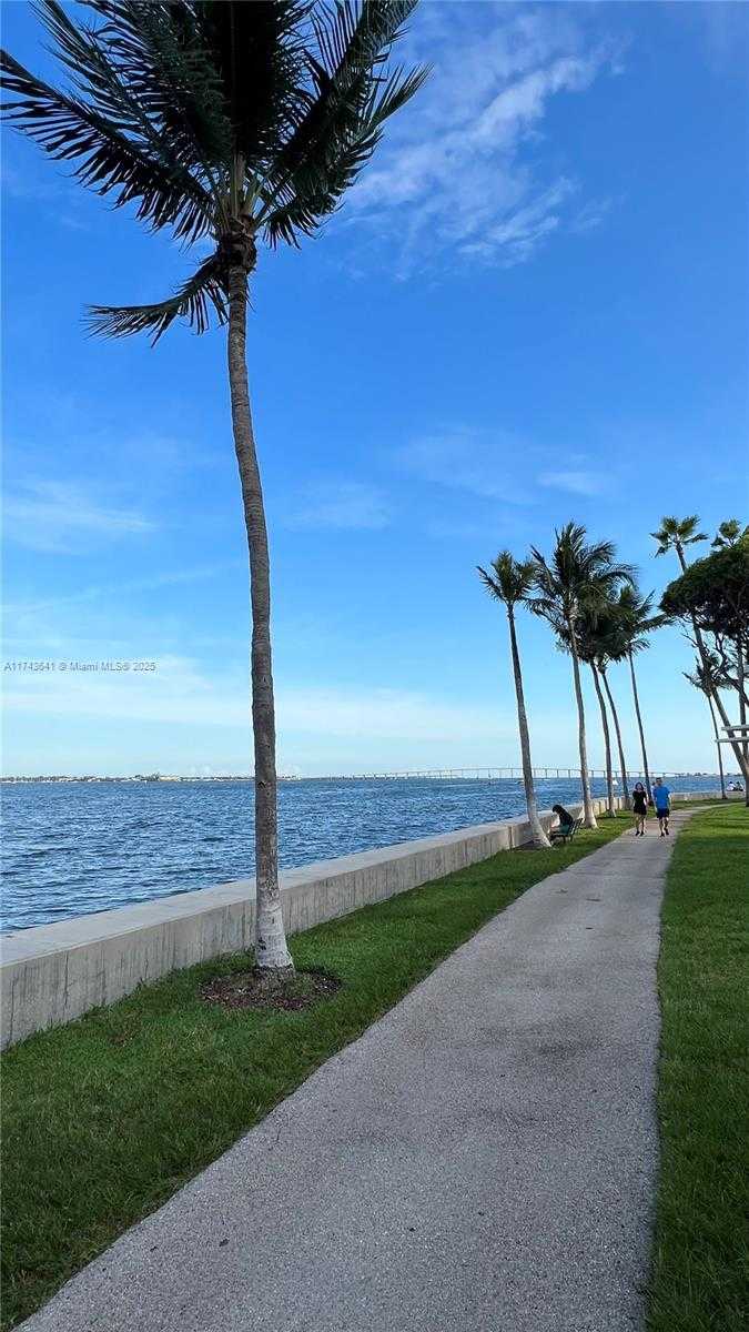 Small Image of 770 CLAUGHTON ISLAND DR #410, Miami Number 67