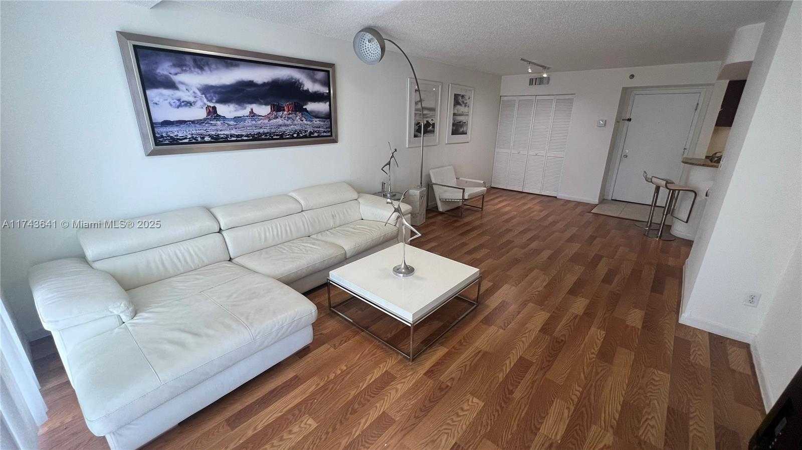 Small Image of 770 CLAUGHTON ISLAND DR #410, Miami Number 7