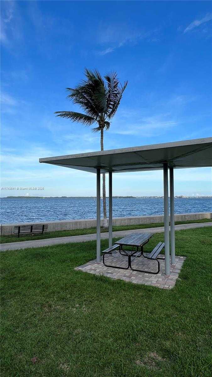 Small Image of 770 CLAUGHTON ISLAND DR #410, Miami Number 70