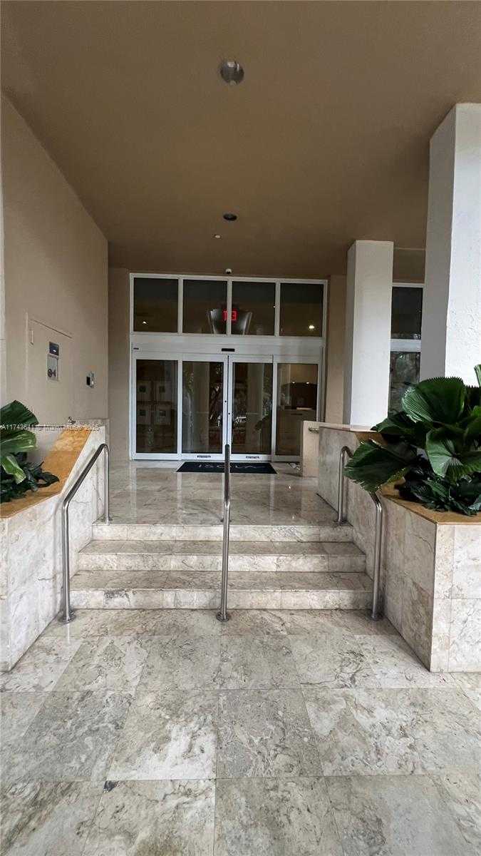 Small Image of 770 CLAUGHTON ISLAND DR #410, Miami Number 72