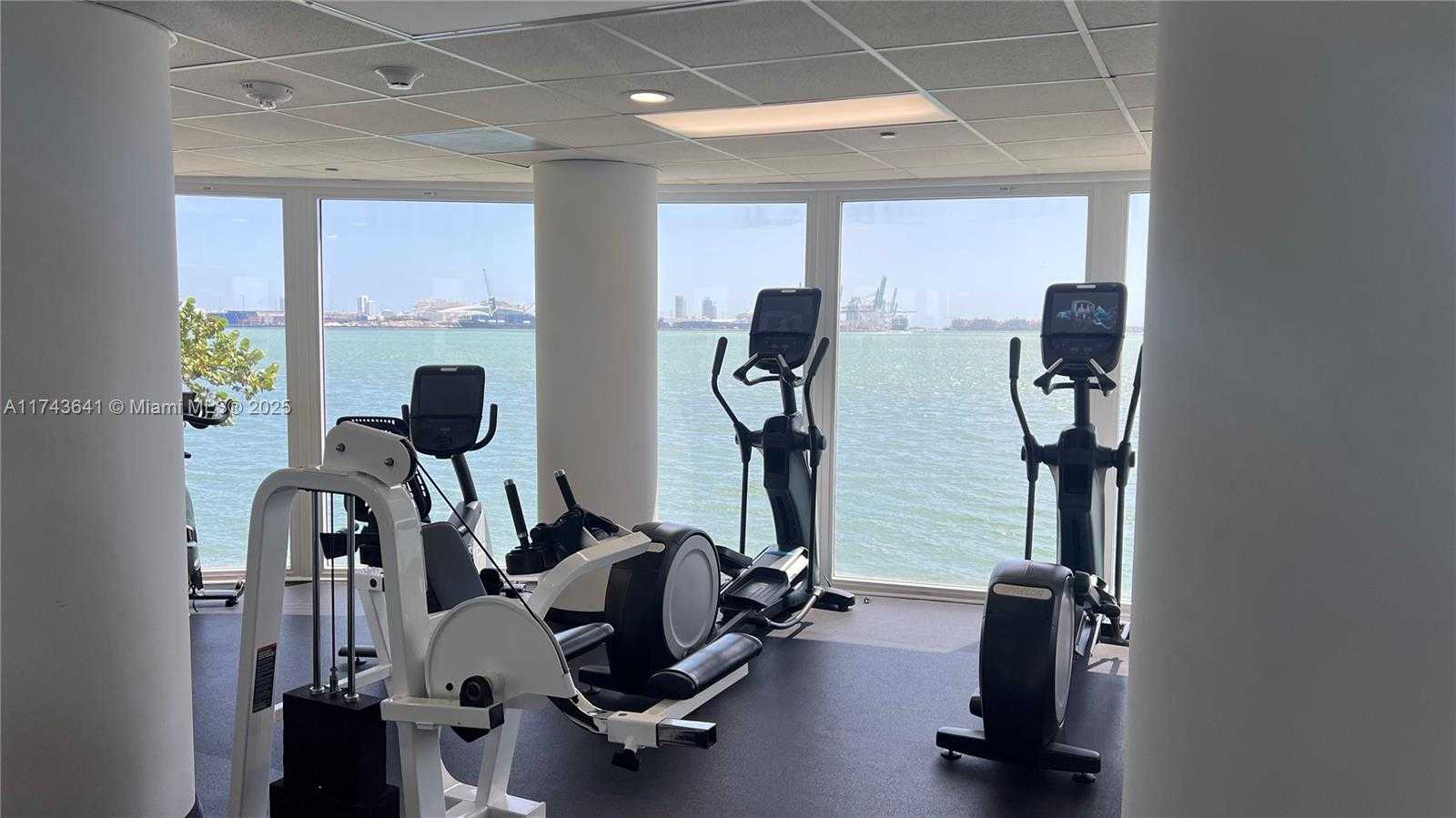 Small Image of 770 CLAUGHTON ISLAND DR #410, Miami Number 86