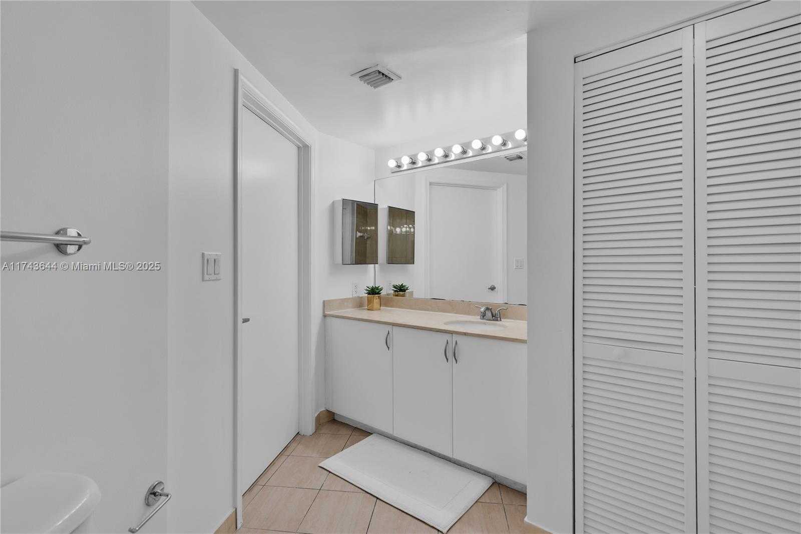 Small Image of 1750 NORTH BAYSHORE DR #1602, Miami Number 23