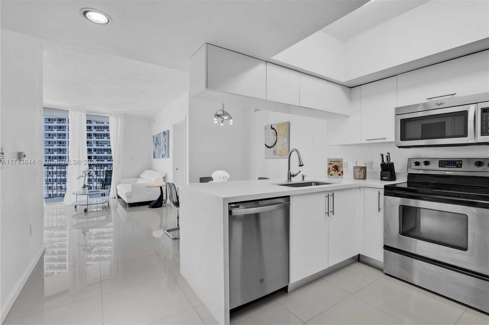 Small Image of 1750 NORTH BAYSHORE DR #1602, Miami Number 3