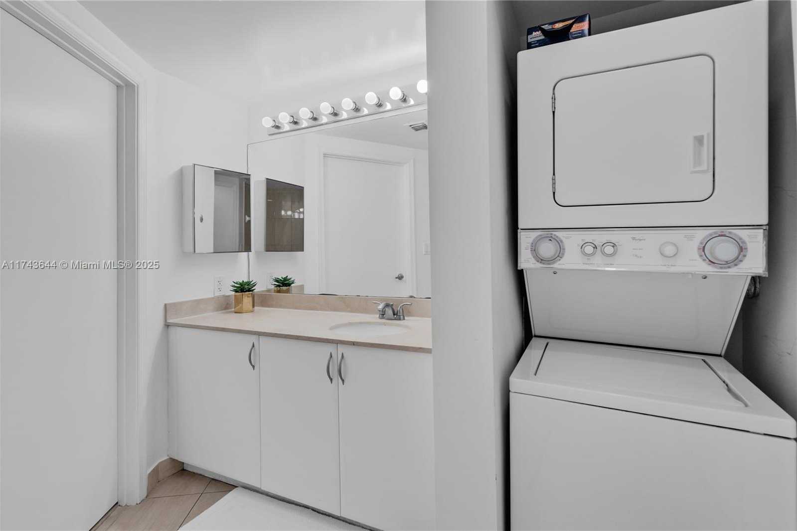Small Image of 1750 NORTH BAYSHORE DR #1602, Miami Number 9