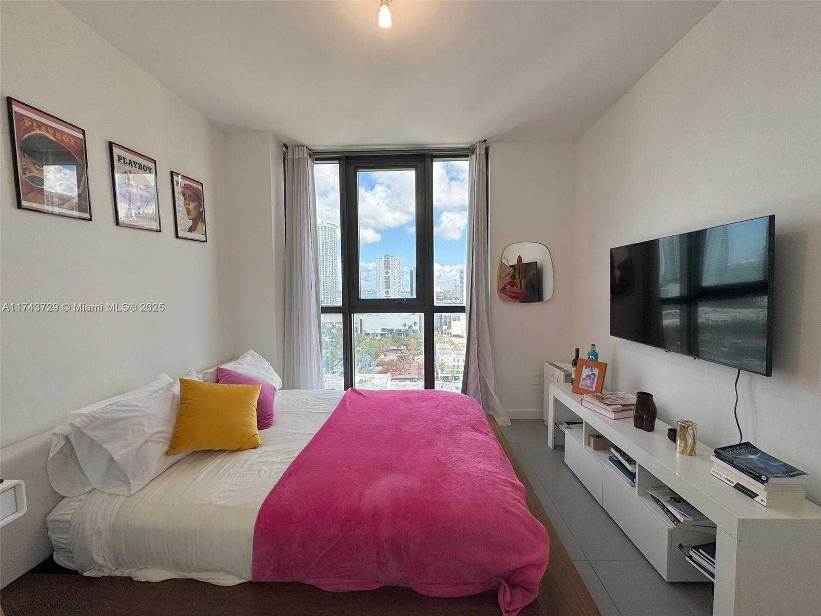 Small Image of 1600 NE 1st Ave, Miami, FL 33132, USA Number 11
