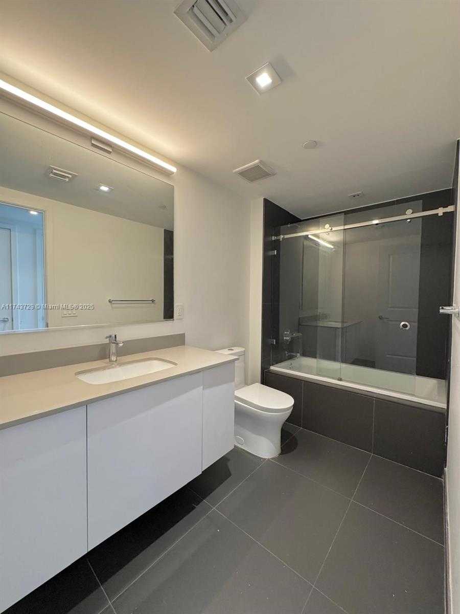 Small Image of 1600 NE 1st Ave, Miami, FL 33132, USA Number 14