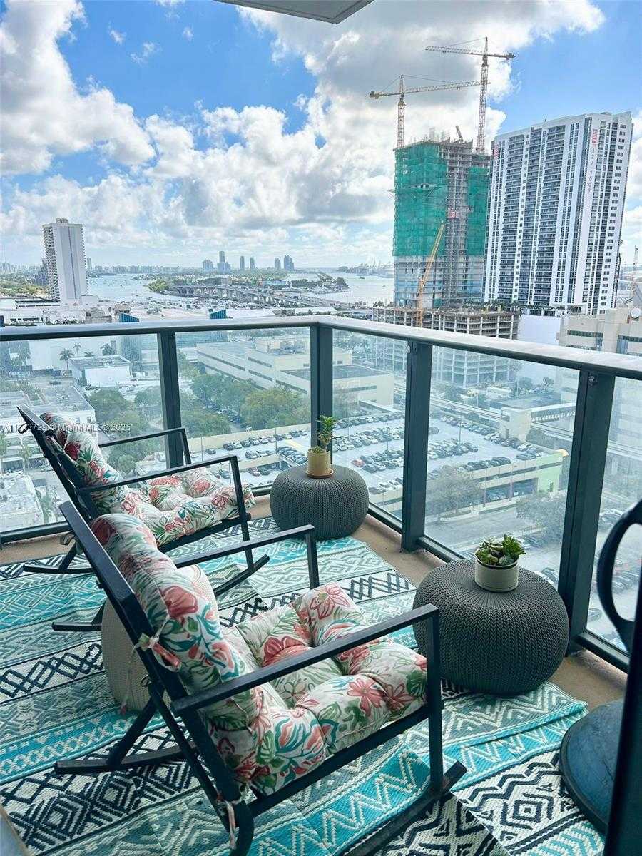 Small Image of 1600 NE 1st Ave, Miami, FL 33132, USA Number 16