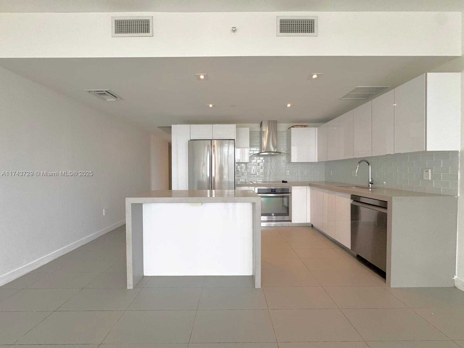Small Image of 1600 NE 1st Ave, Miami, FL 33132, USA Number 4